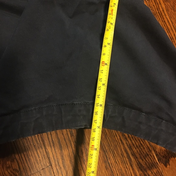 Abercrombie Men's Stretch Twill Shorts - Picture 2 of 5